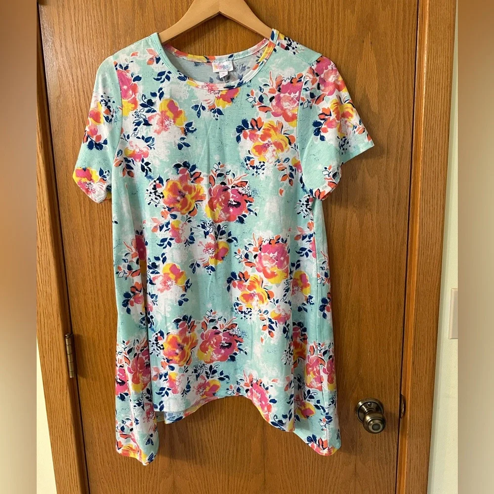 Lularoe Melissa Shark Bite Floral M - Picture 1 of 3